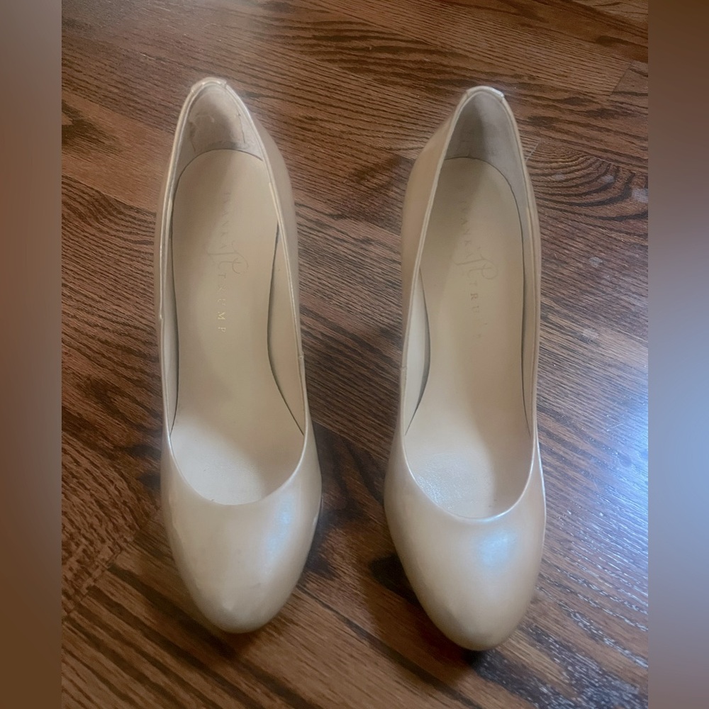 Ivanka Trump nude pumps